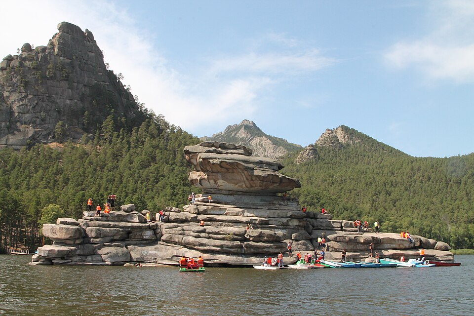 Жумбактас (в переводе — «Камень-загадка»)
