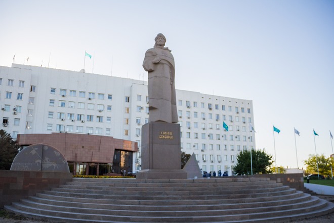 Памятник султану Бейбарсу-памятник
